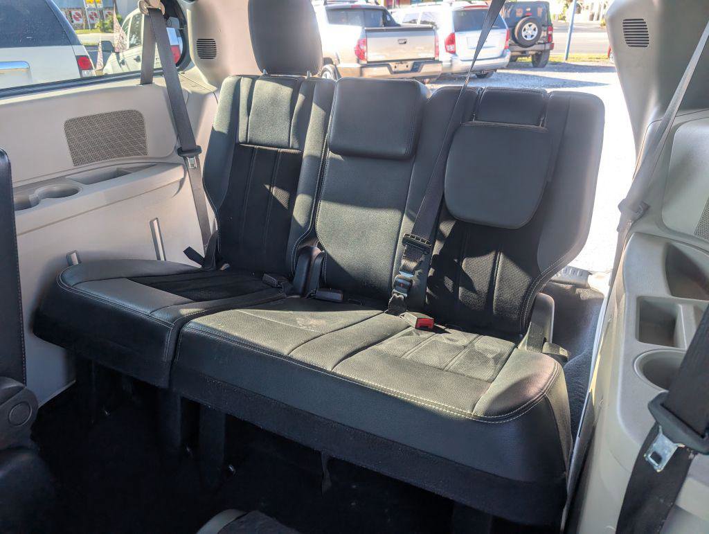 Used 2018 Dodge Grand Caravan SXT image 11