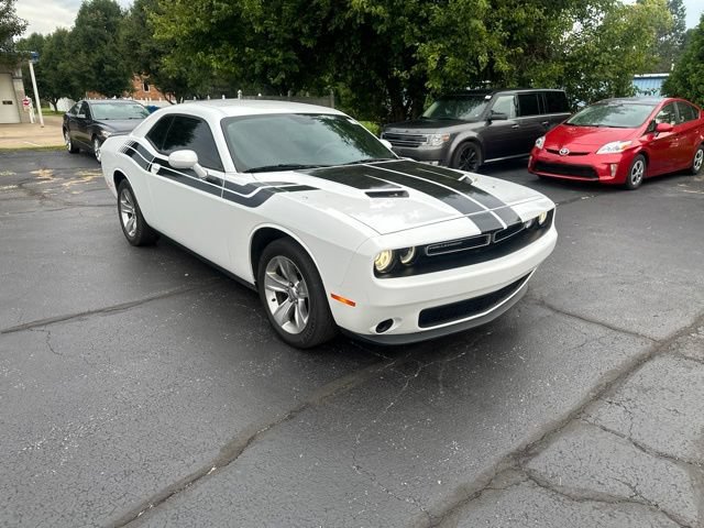 Used 2017 Dodge Challenger SXT RWD image 1