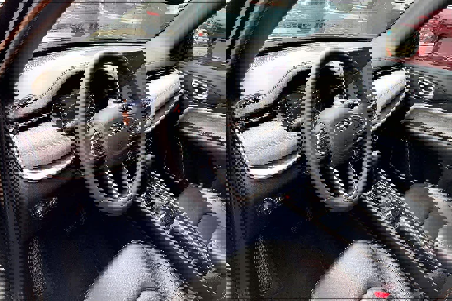 Used 2024 Jeep Compass Latitude w/ Sun and Sound Group image 16