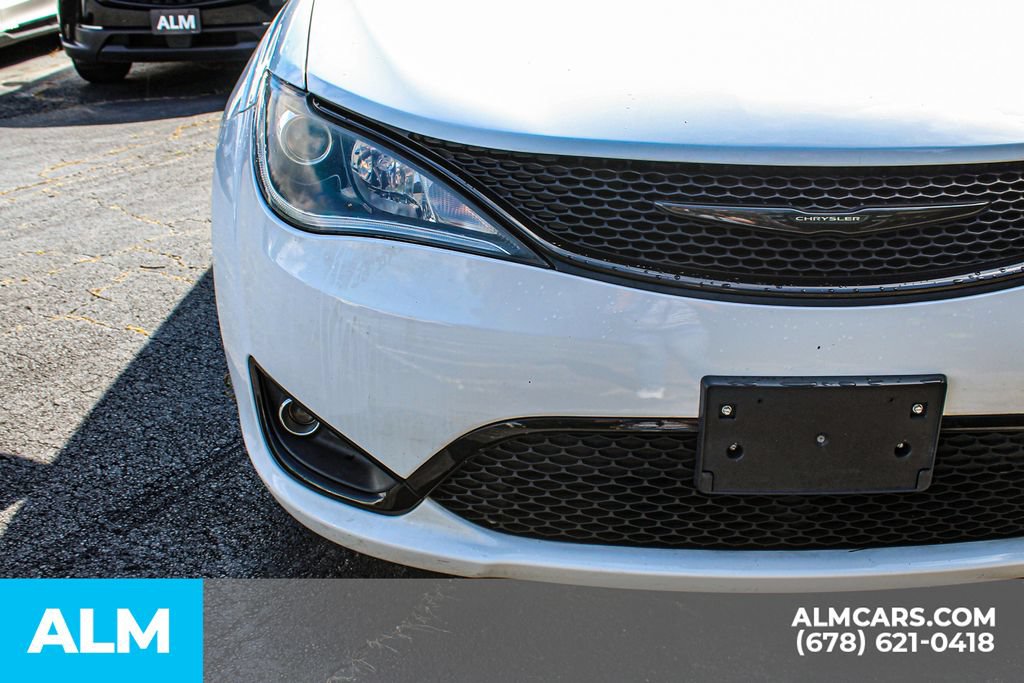 Used 2019 Chrysler Pacifica Touring Plus w/ S Appearance Package FWD image 11