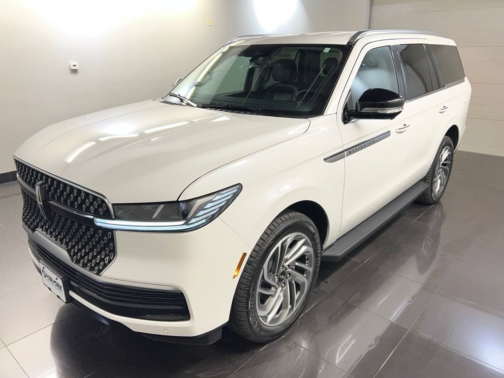 Used 2026 Lincoln Navigator Premiere AWD/4WD image 3