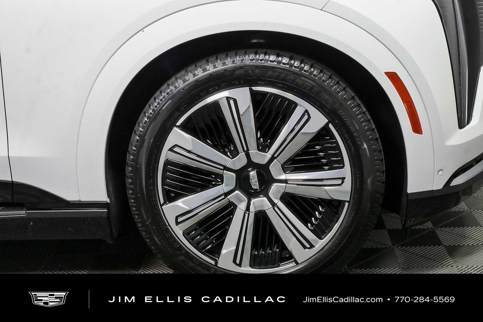 Certified 2025 Cadillac Escalade IQ Luxury 2 w/ LPO, Premium Carpet Package AWD/4WD image 40