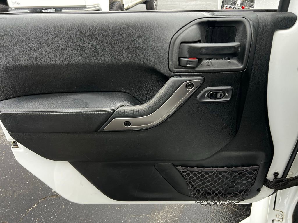 Used 2018 Jeep Wrangler Unlimited Sahara image 14