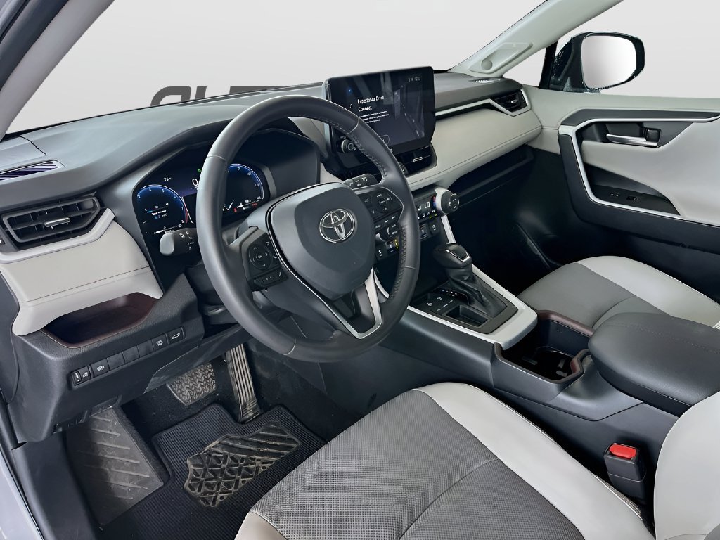 Used 2025 Toyota RAV4 Limited FWD image 9
