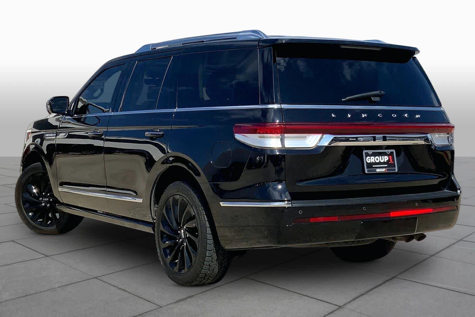 Used 2022 Lincoln Navigator Reserve AWD/4WD image 12