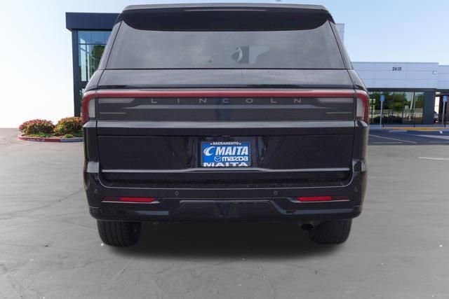 Used 2025 Lincoln Navigator Reserve AWD/4WD image 6