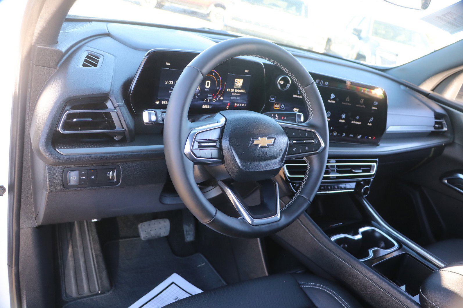 Used 2025 Chevrolet Traverse LT image 15