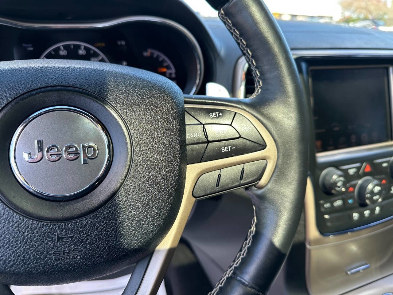 Used 2014 Jeep Grand Cherokee Overland image 36