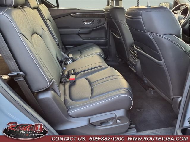Used 2025 Honda Pilot Elite image 13