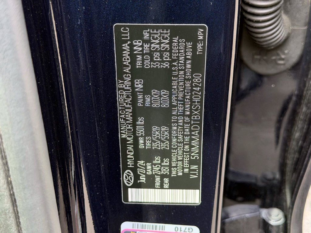 Certified 2025 Genesis GV70 2.5T AWD/4WD image 16