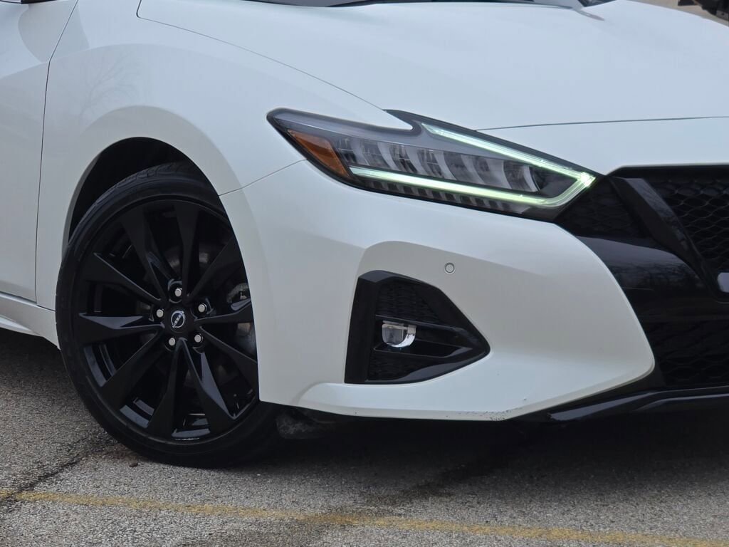 Used 2023 Nissan Maxima SR w/ Sport Mat Group FWD image 3