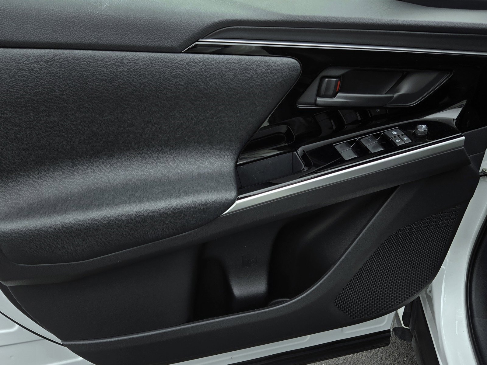 Certified 2023 Toyota bZ4X XLE image 9