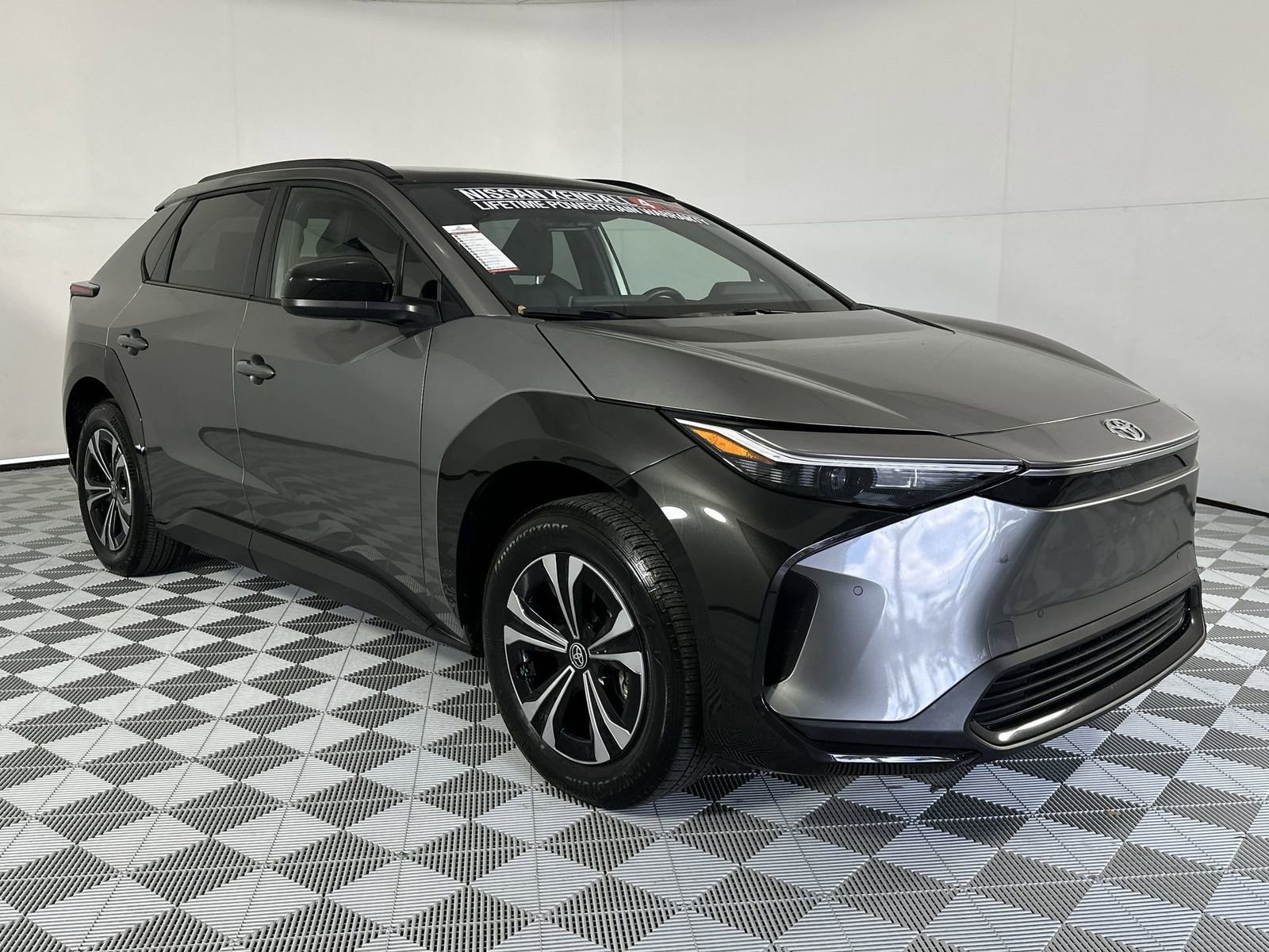 Used 2024 Toyota bZ4X XLE FWD image 2