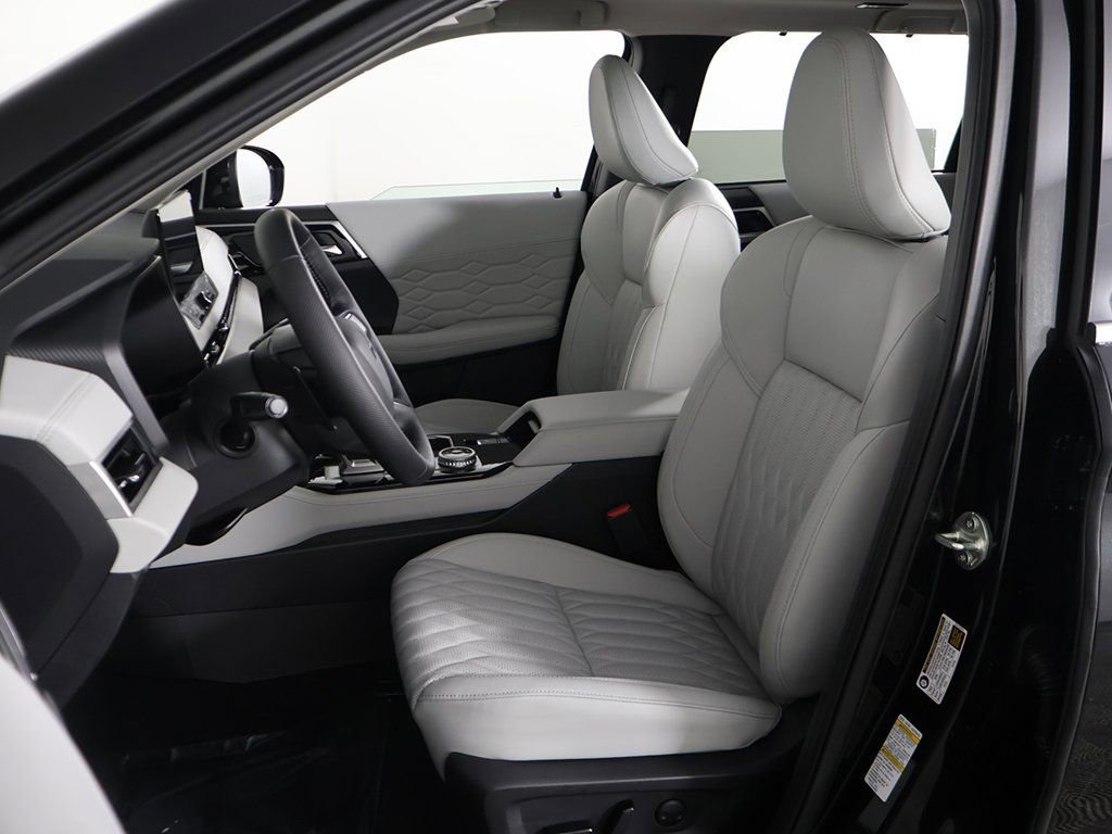 New 2025 Mitsubishi Outlander SEL image 32
