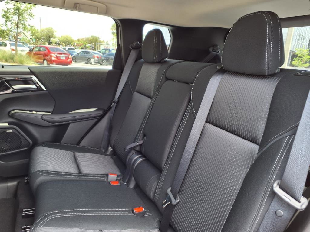 New 2025 Mitsubishi Outlander ES image 9