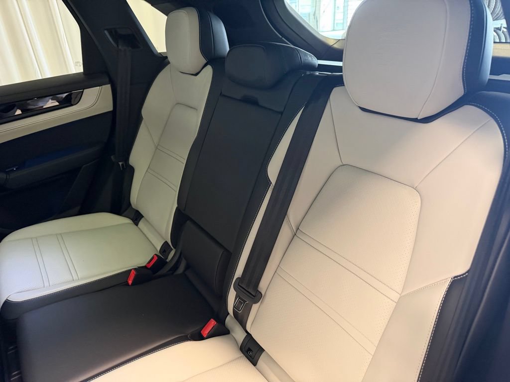 Certified 2026 Porsche Cayenne E-Hybrid AWD/4WD image 24