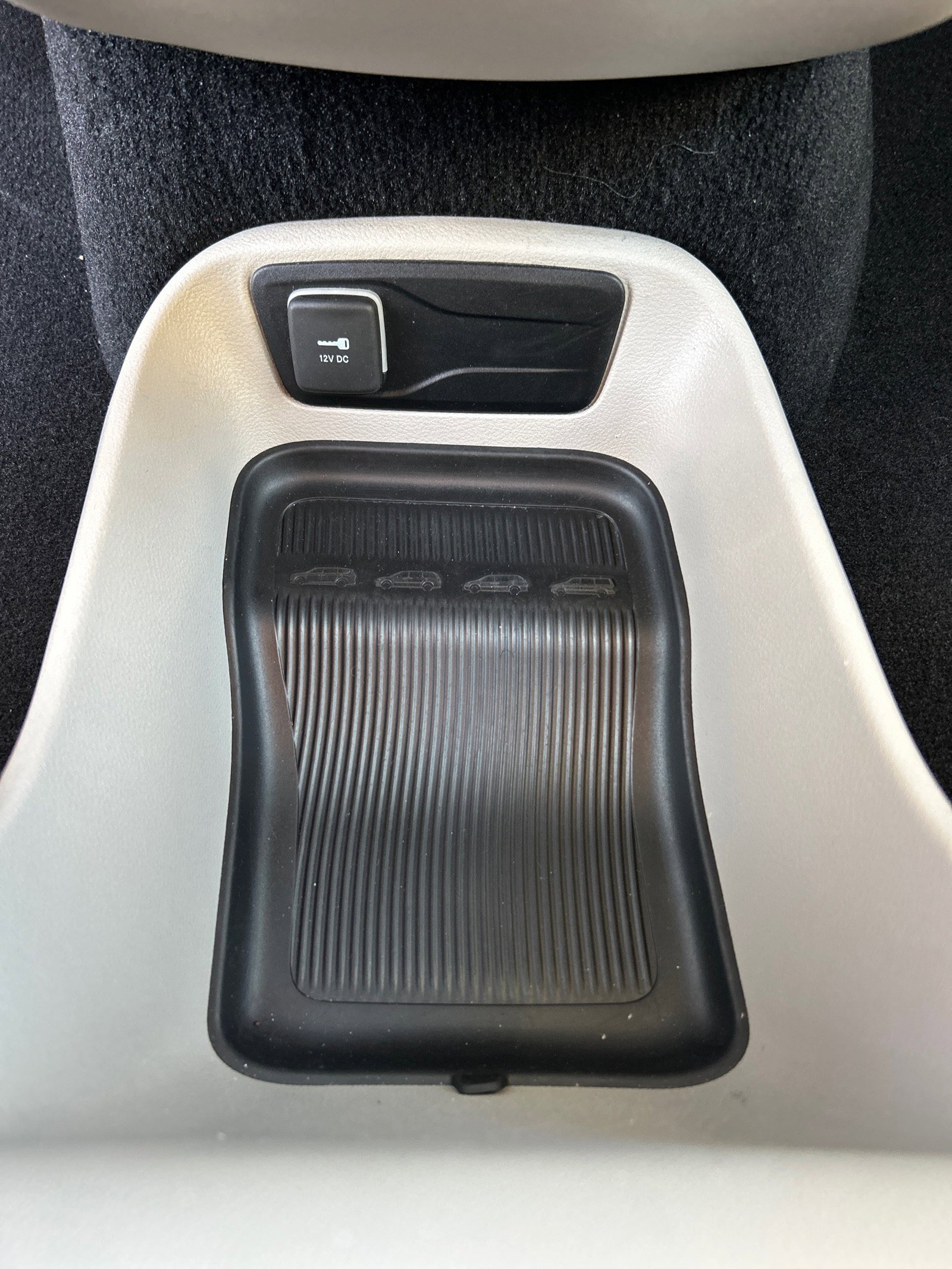 Used 2021 Chrysler Voyager LX image 28