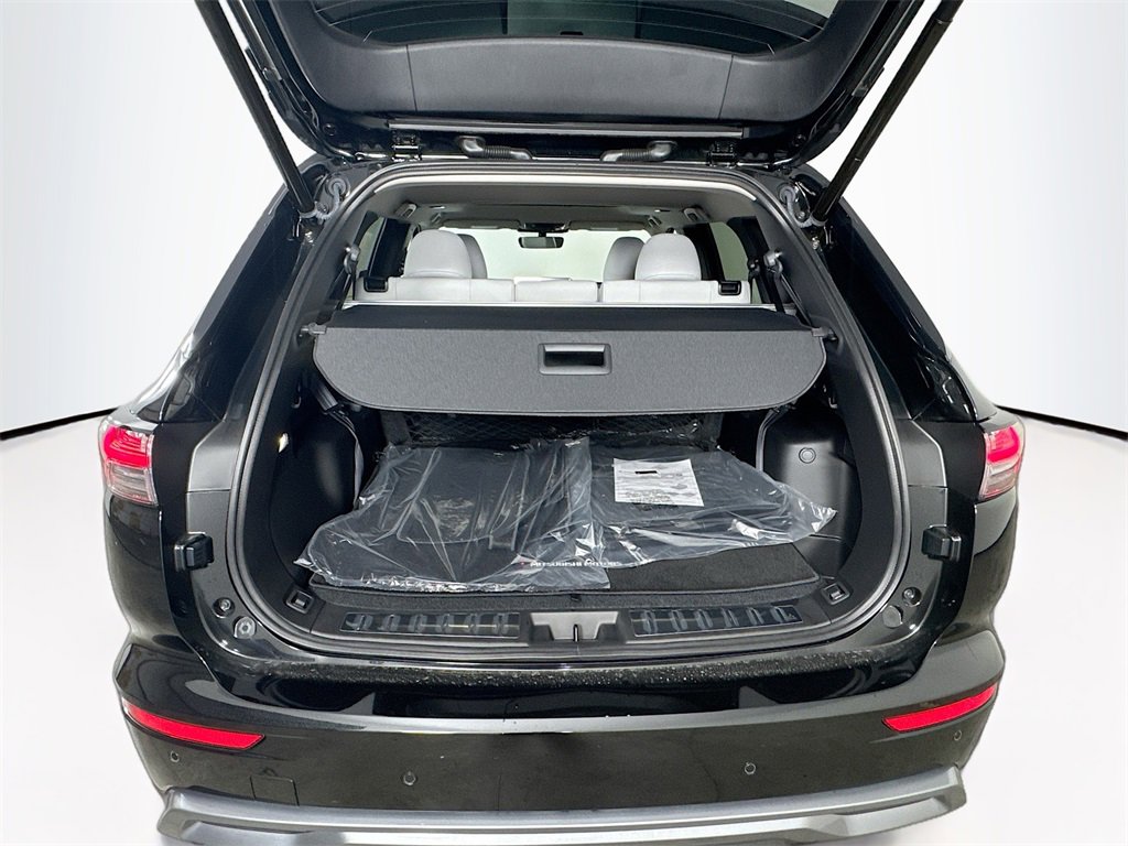 New 2025 Mitsubishi Outlander SE image 28