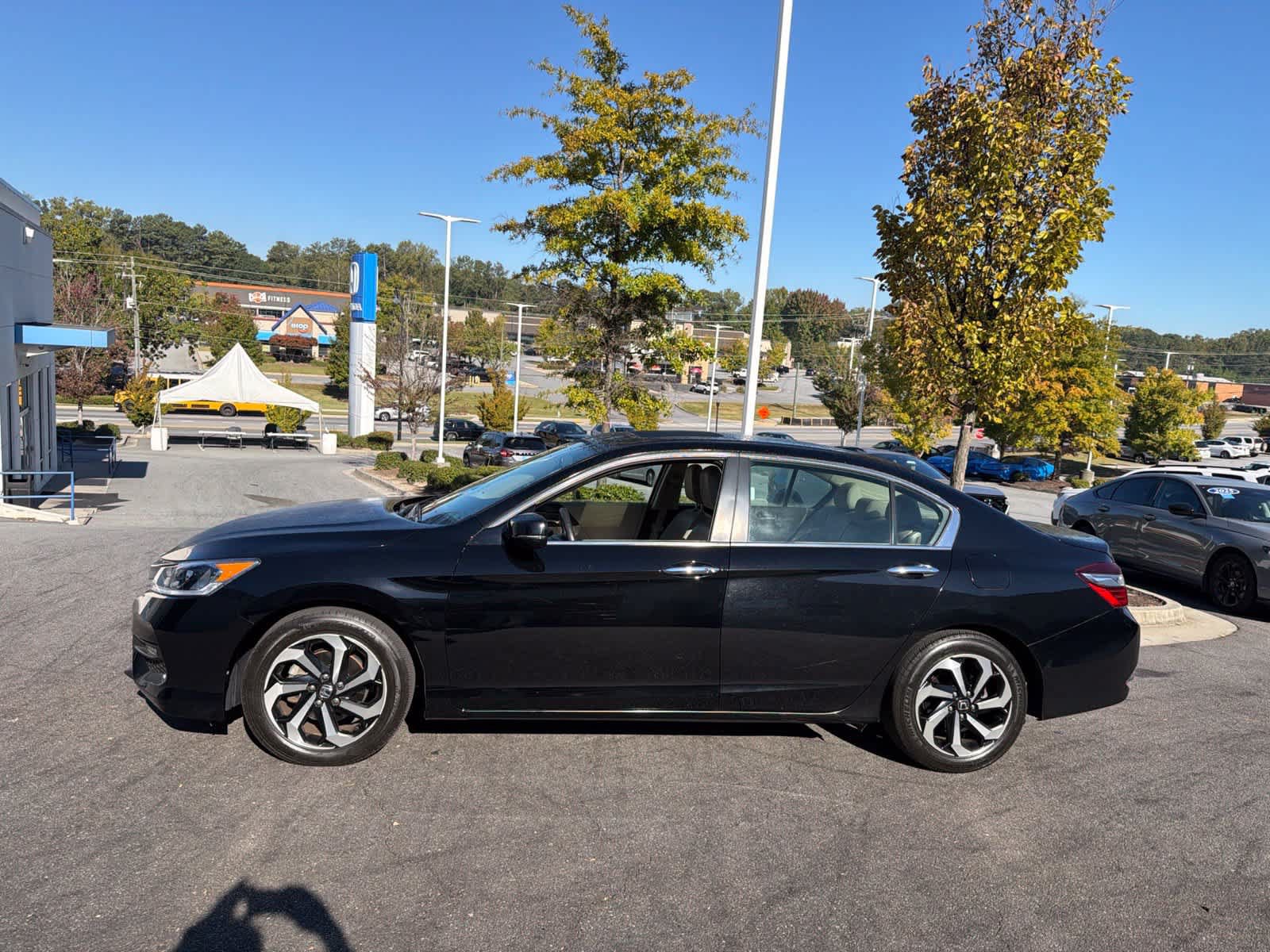 Used 2017 Honda Accord EX-L image 7