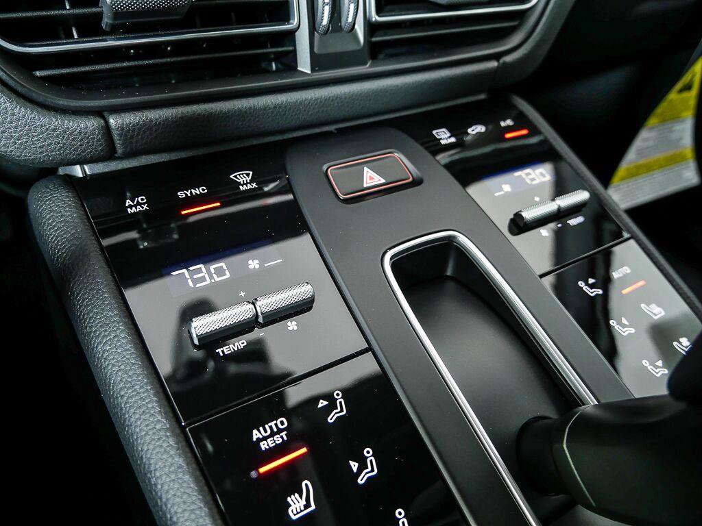 Certified 2026 Porsche Macan Turbo AWD/4WD image 17