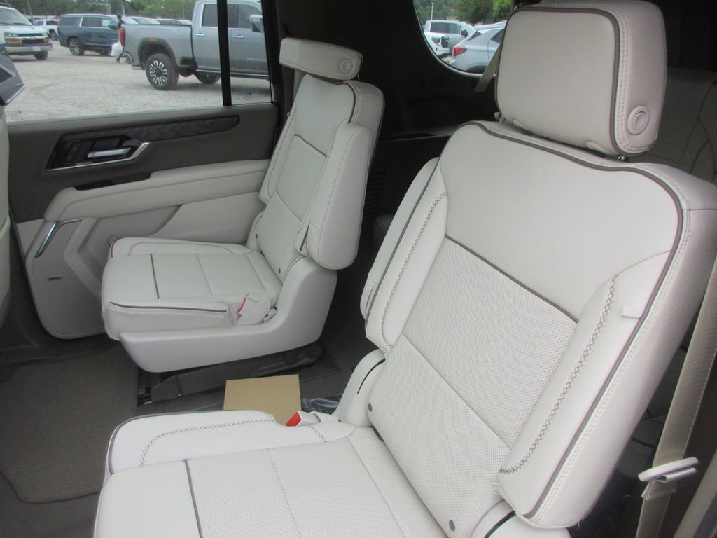 New 2026 GMC Yukon XL Denali w/ Denali Reserve Package AWD/4WD image 12