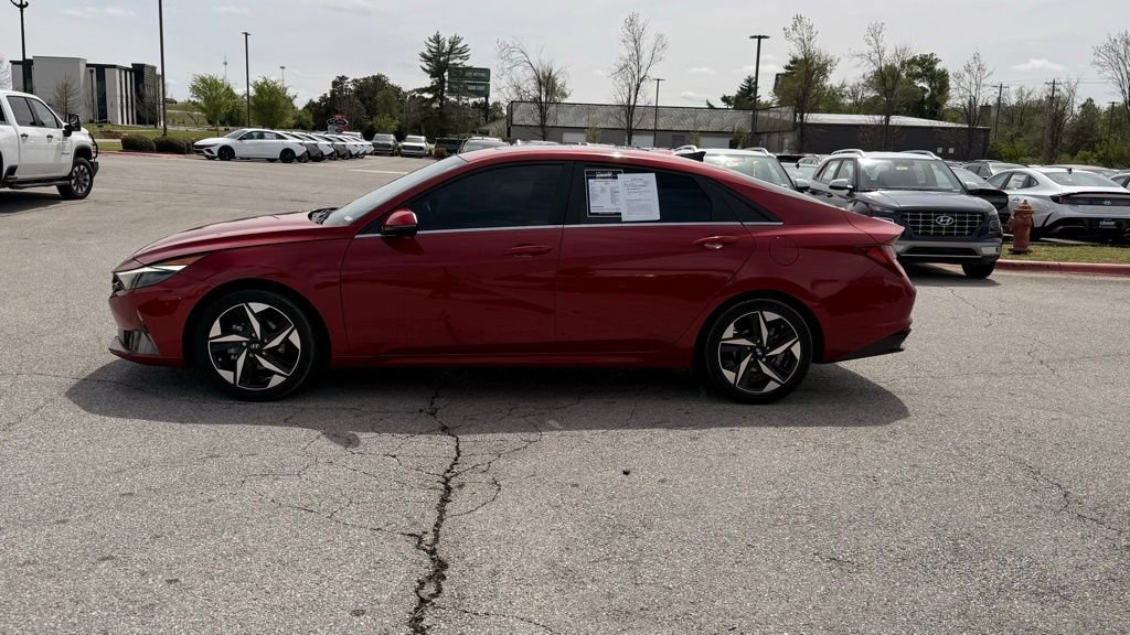 Used 2023 Hyundai Elantra Limited image 4