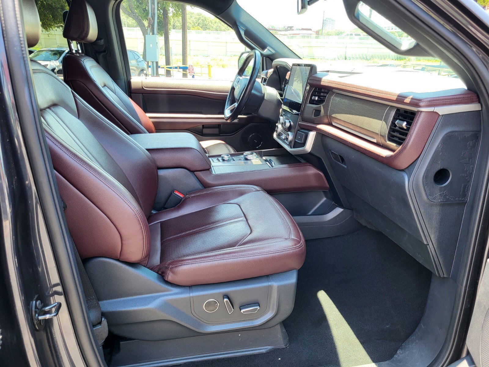 Certified 2024 Ford Expedition Limited AWD/4WD image 12