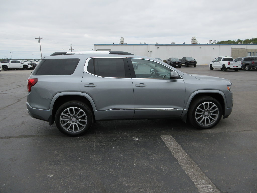 Certified 2023 GMC Acadia Denali w/ Denali Ultimate Package AWD/4WD image 5