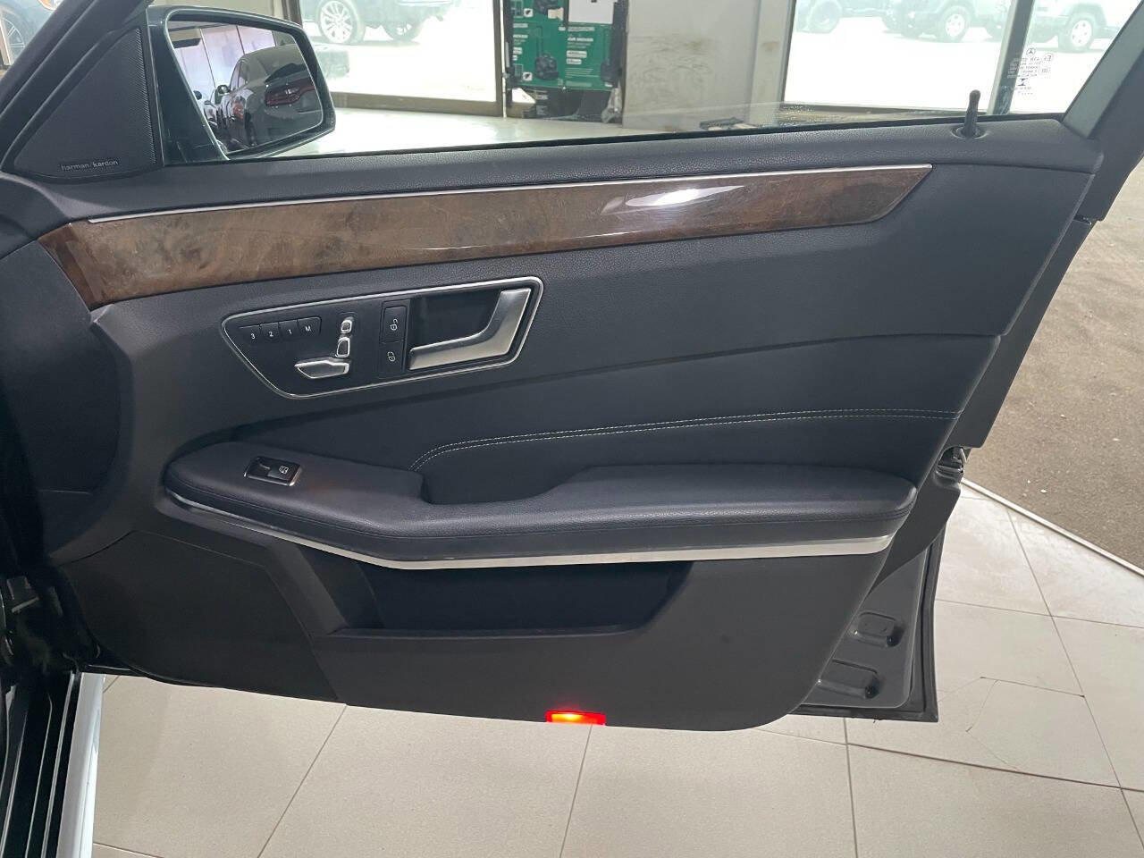 Used 2016 Mercedes-Benz E 350 4MATIC Sedan image 27