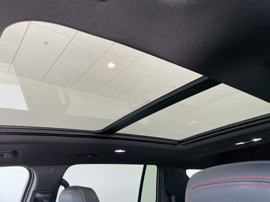 New 2026 Chevrolet Traverse RS w/ LPO, Floor Liner Package AWD/4WD image 19