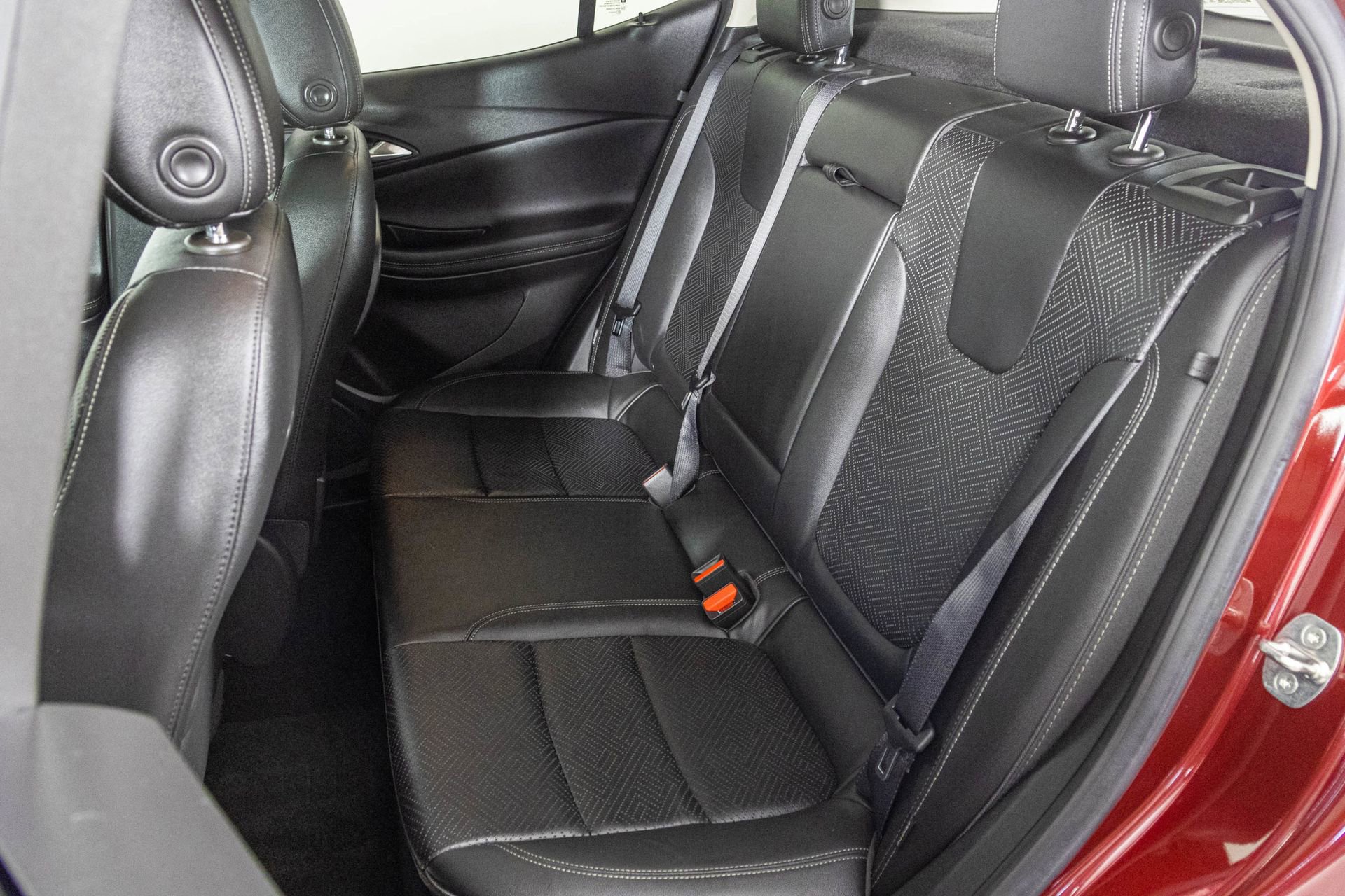 Used 2022 Buick Encore GX Essence w/ Experience Buick Package AWD/4WD image 39