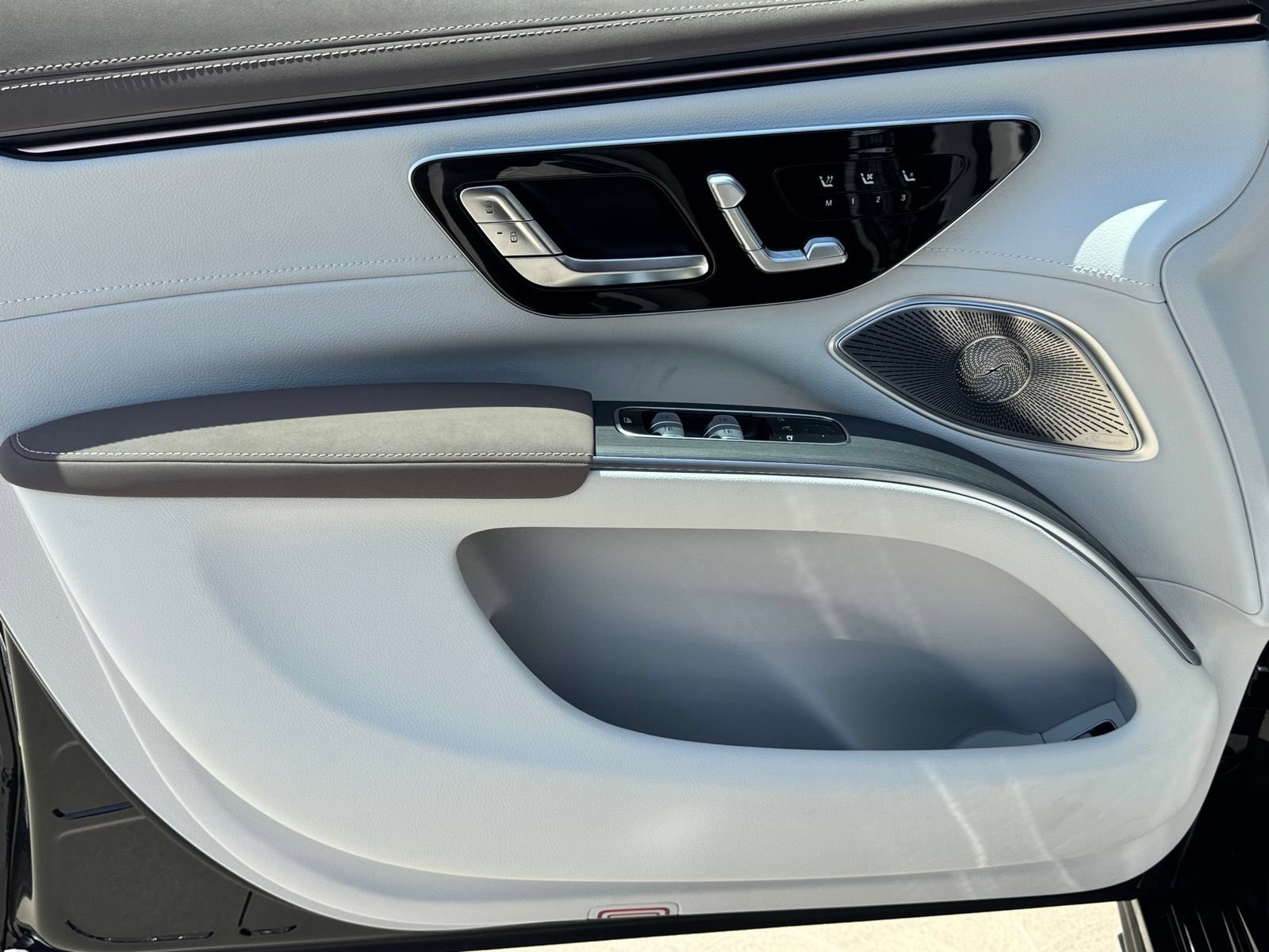New 2026 Mercedes-Benz EQS 400 4MATIC SUV image 19