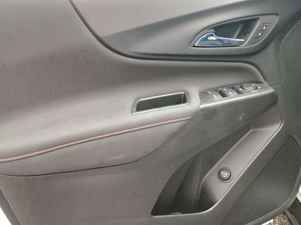 Used 2022 Chevrolet Equinox RS w/ Infotainment Package image 10