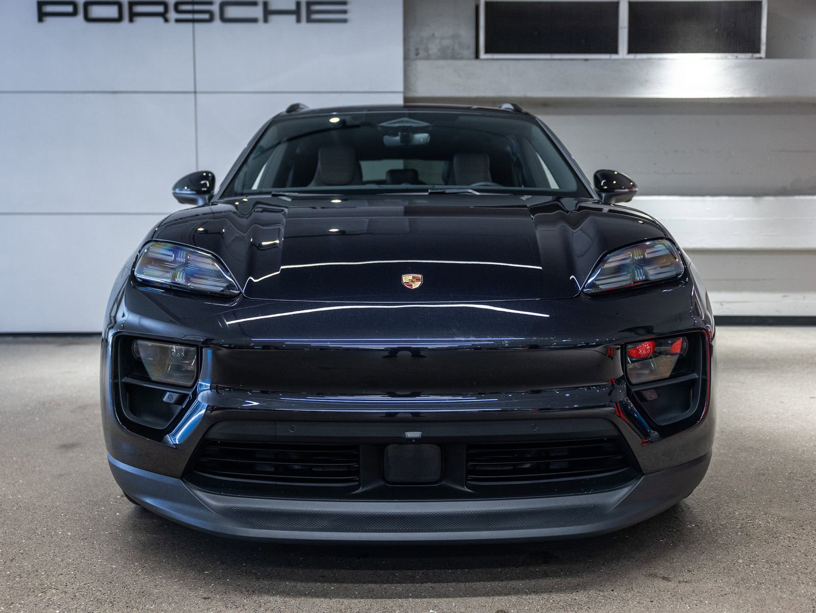 Certified 2025 Porsche Macan Electric image 7
