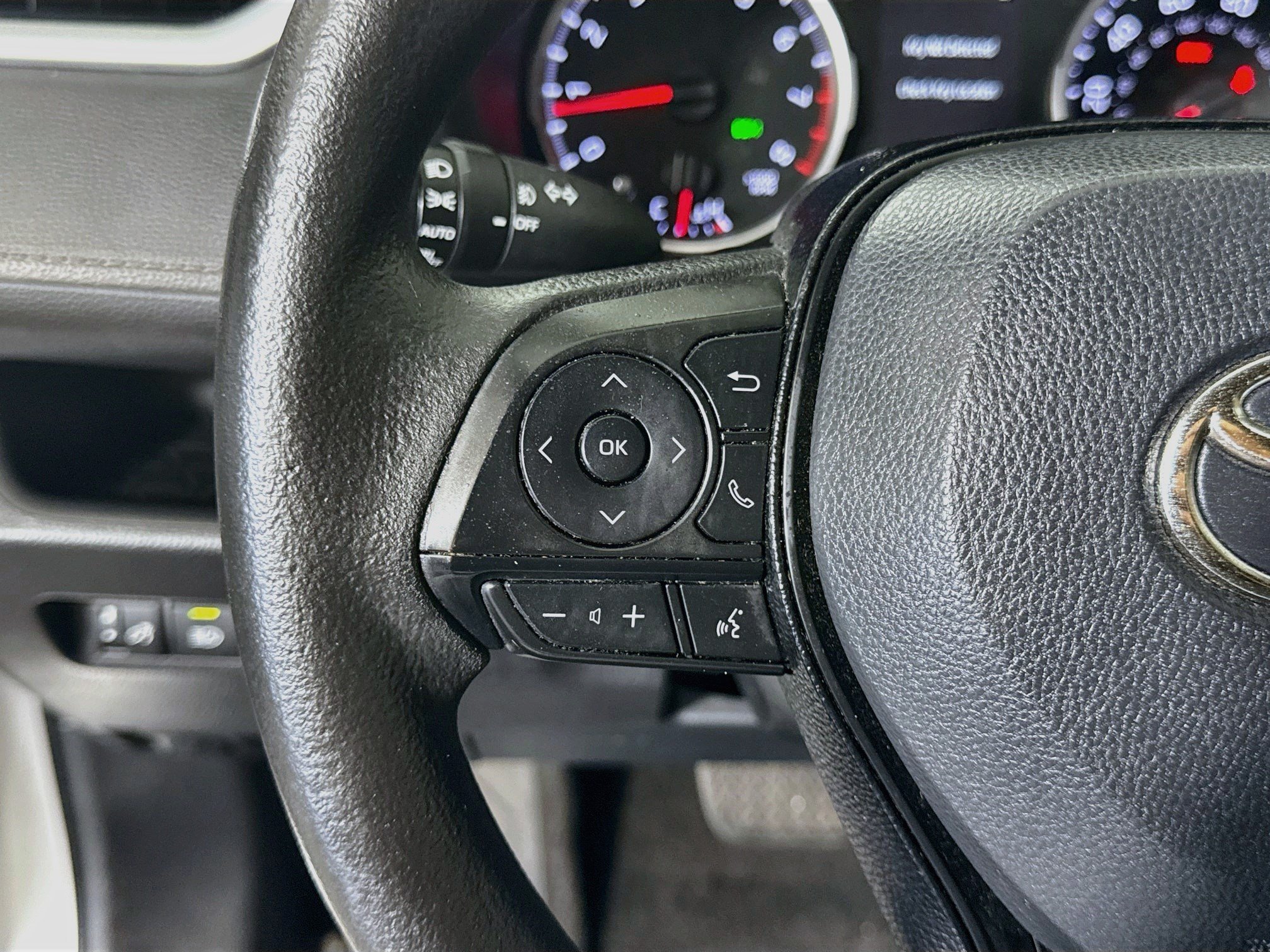 Used 2021 Toyota RAV4 XLE FWD image 14