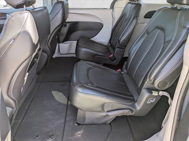 Used 2024 Chrysler Pacifica Touring-L FWD image 17
