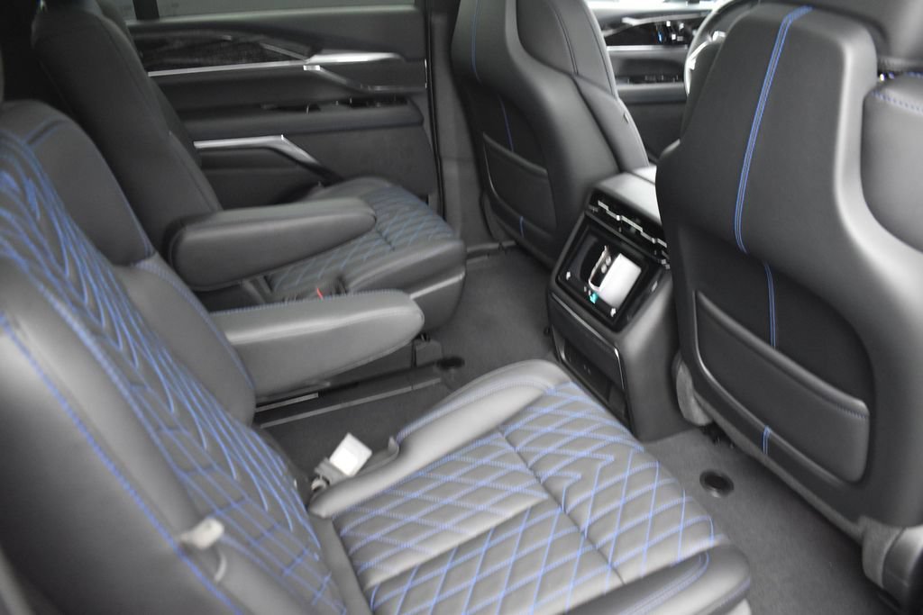 Used 2026 Cadillac Escalade IQ Sport 1 w/ LPO, ONYX Package AWD/4WD image 32