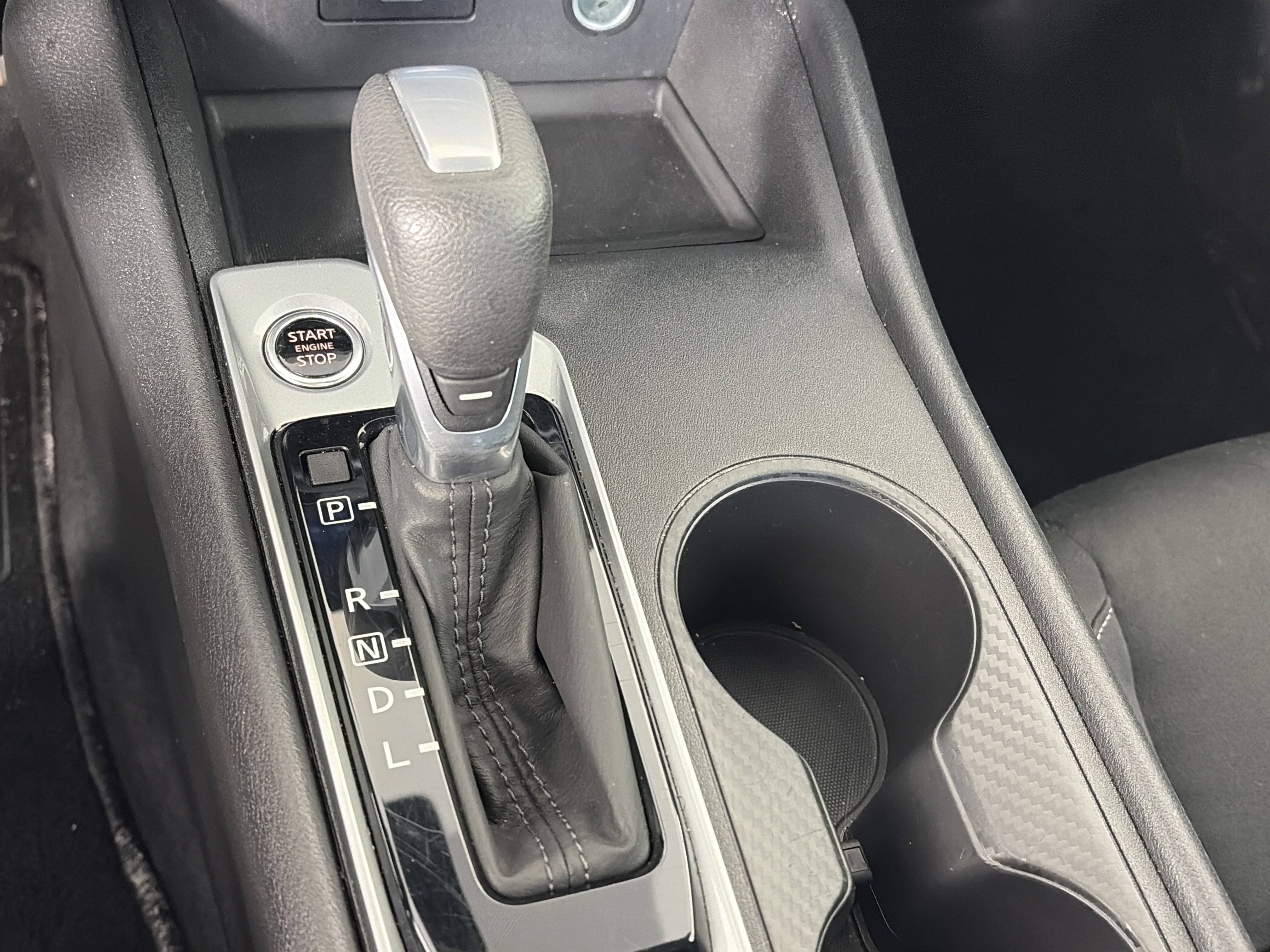 Used 2025 Nissan Altima 2.5 SV FWD image 24