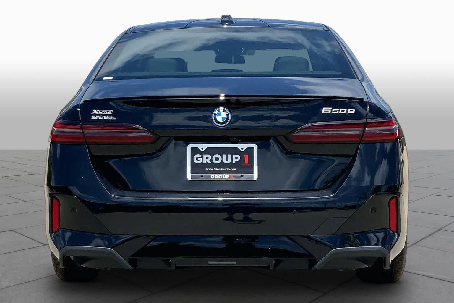 New 2026 BMW 550e xDrive w/ Premium Package AWD/4WD image 4