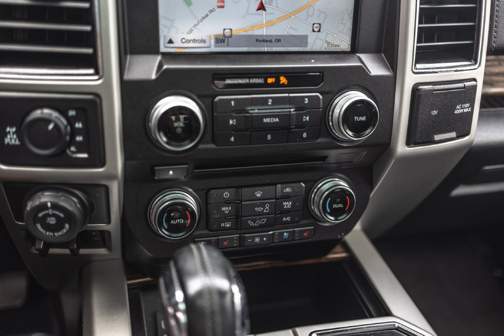 Used 2018 Ford F150 Lariat w/ Equipment Group 502A Luxury AWD/4WD image 18