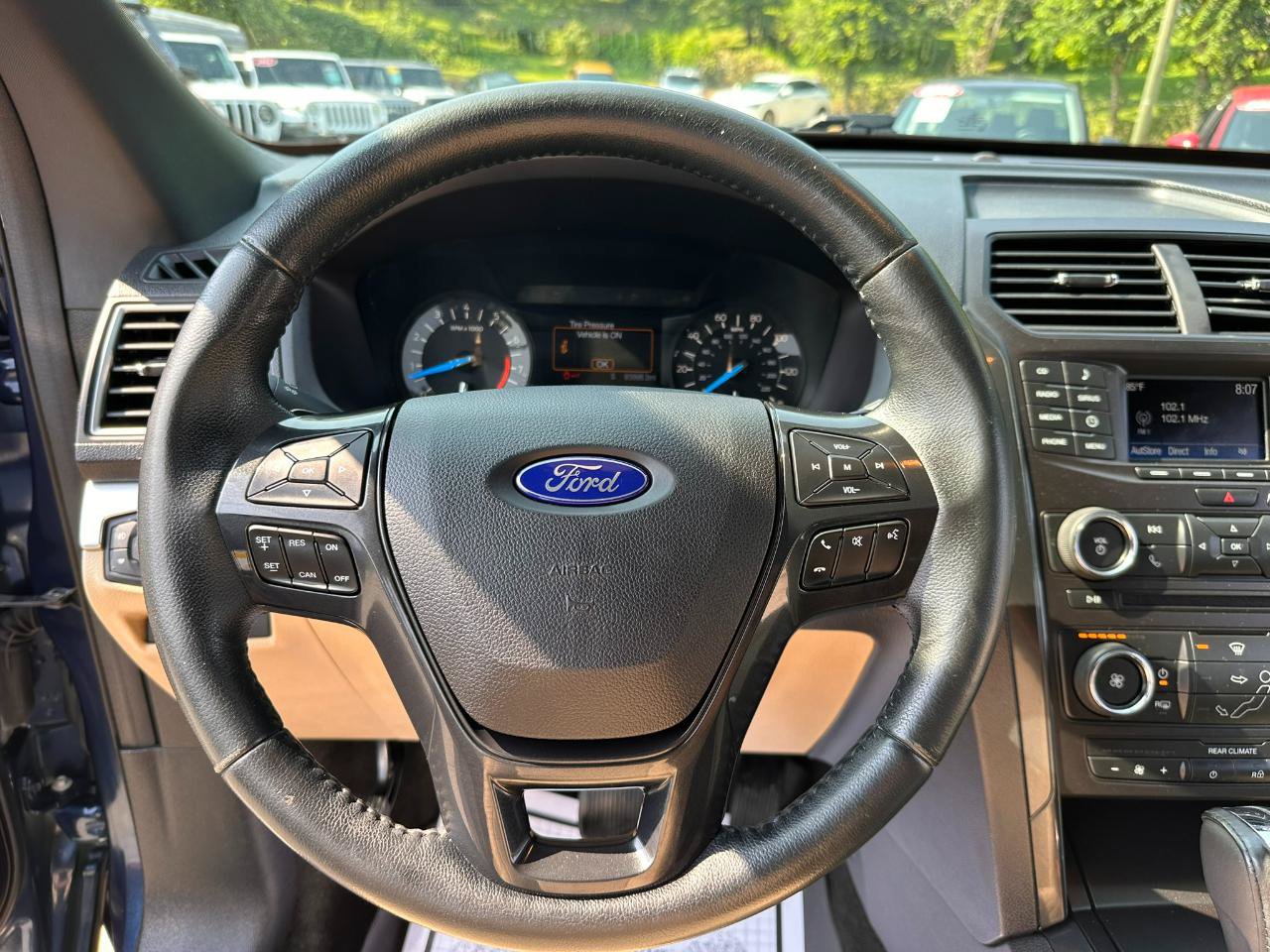 Used 2017 Ford Explorer XLT FWD image 10