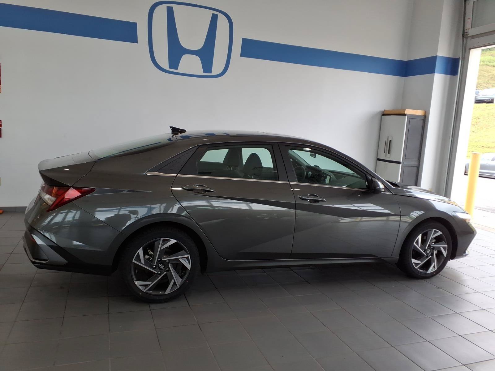 Certified 2024 Hyundai Elantra SEL w/ Convenience Package FWD image 4
