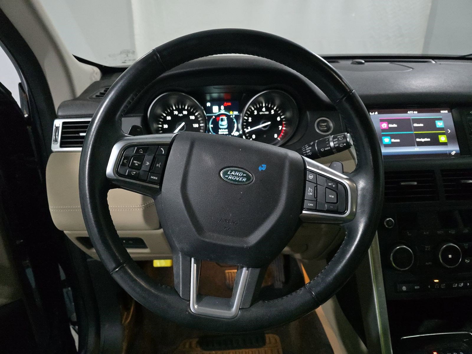 Used 2019 Land Rover Discovery Sport HSE AWD/4WD image 11