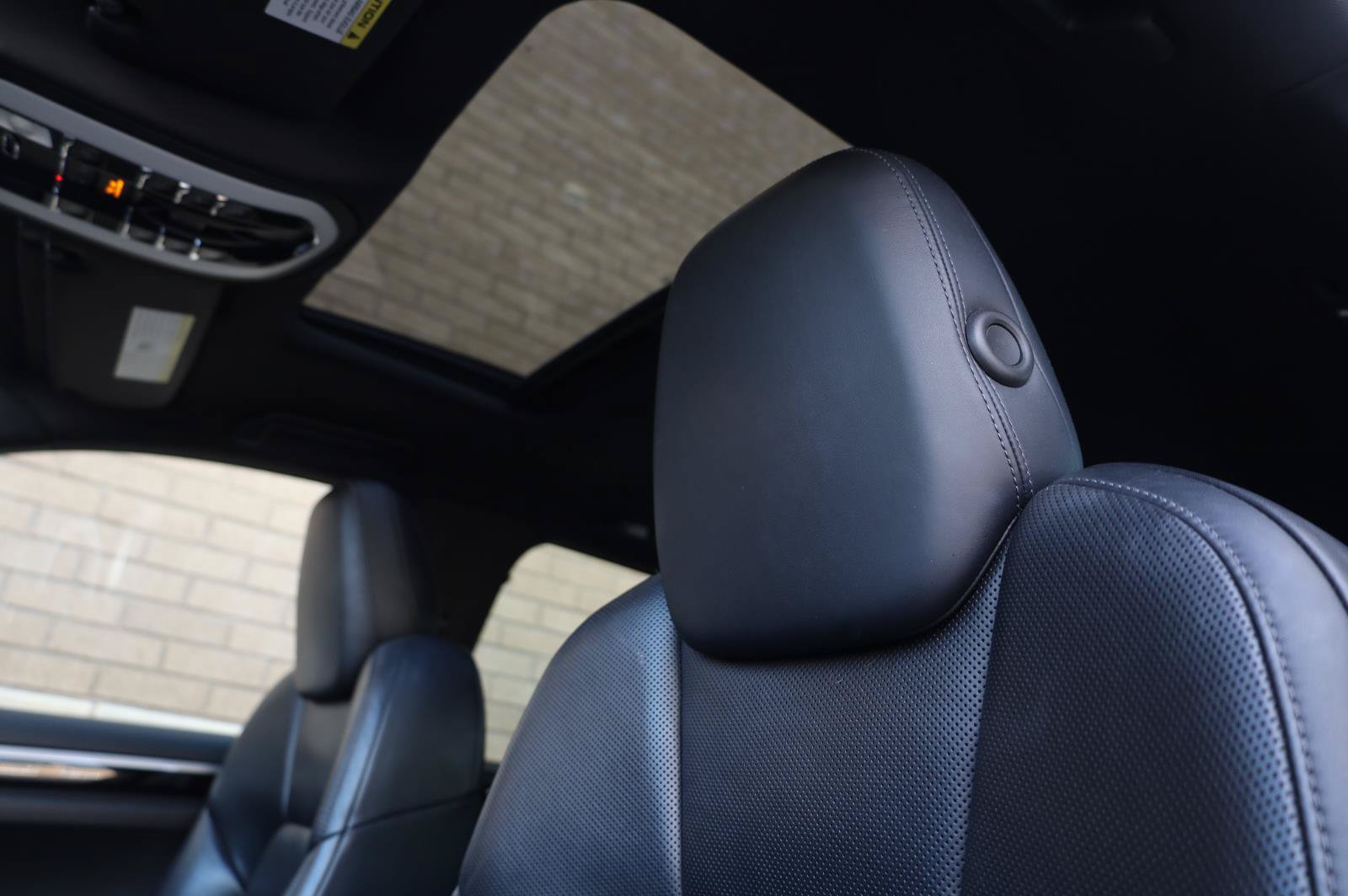 Used 2016 Porsche Cayenne AWD/4WD image 18