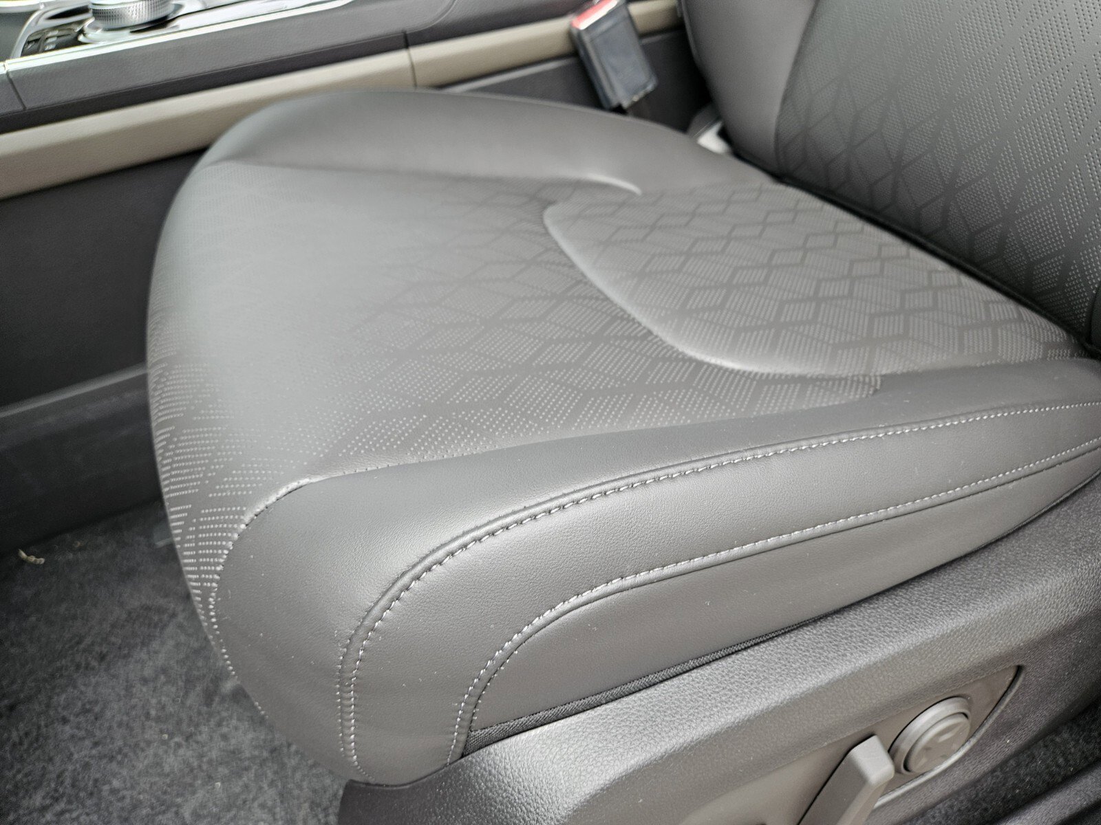New 2026 Kia Carnival EX FWD image 8