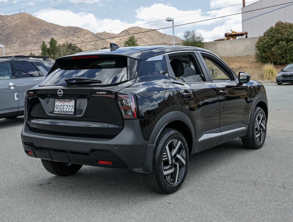 Used 2025 Nissan Kicks SV FWD image 4
