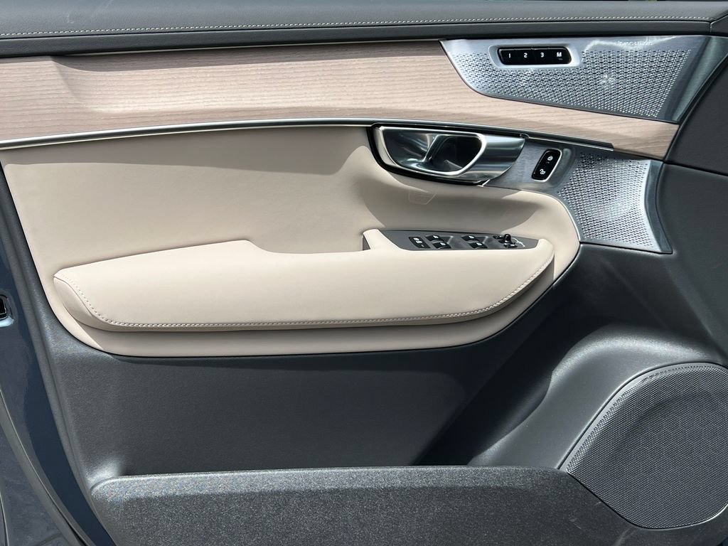 New 2026 Volvo XC90 T8 Ultra w/ Protection Package Premier AWD/4WD image 15