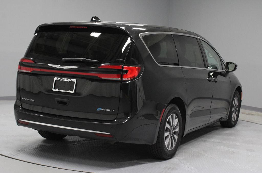 Used 2023 Chrysler Pacifica Touring-L FWD image 10