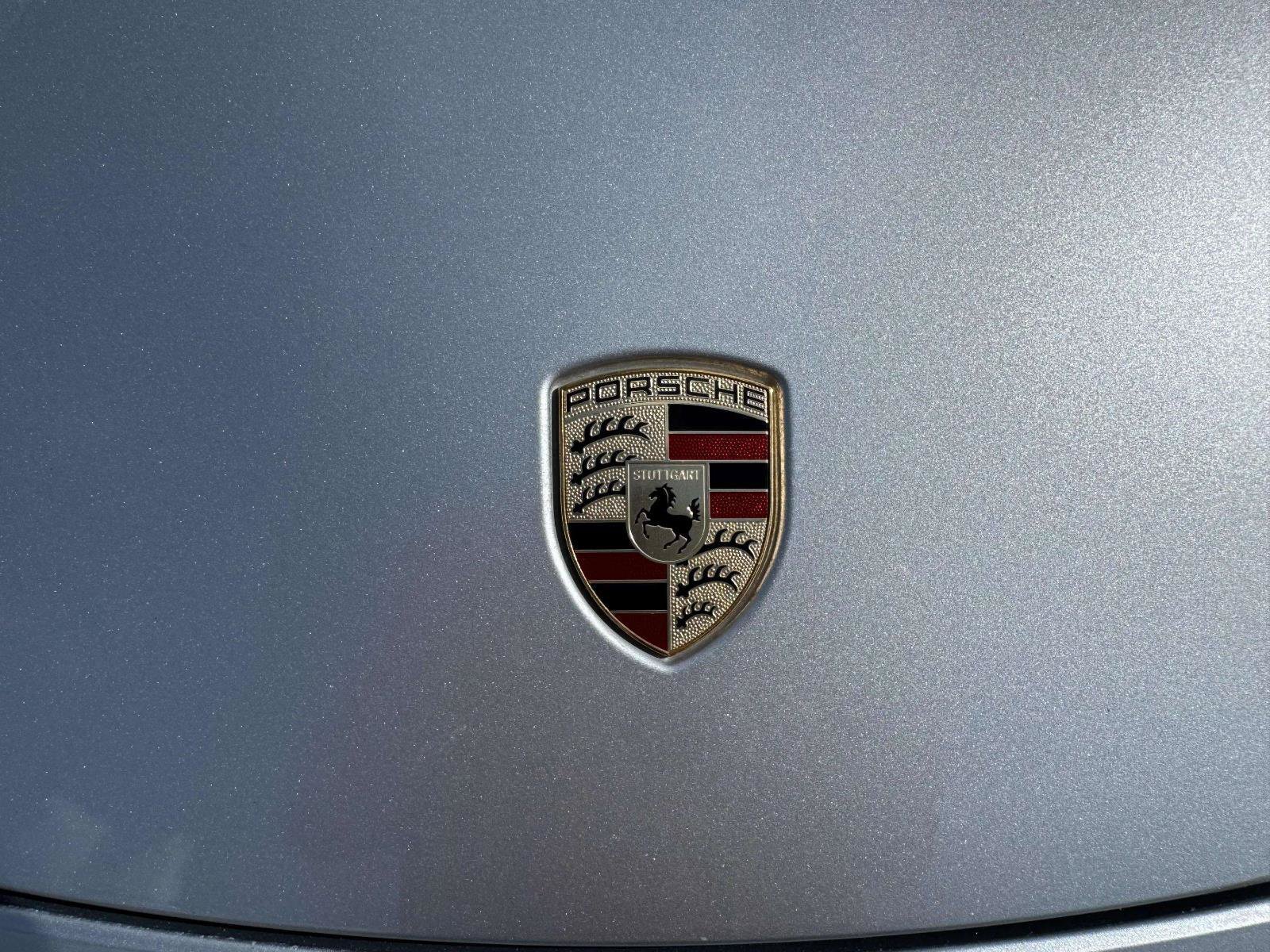 Used 2018 Porsche 718 Boxster RWD image 11