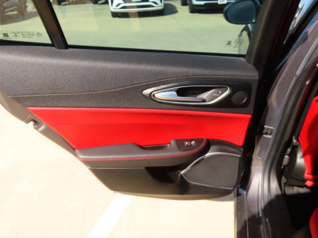 Used 2020 Alfa Romeo Giulia Sport w/ Quick Order Package 22K Sport image 17